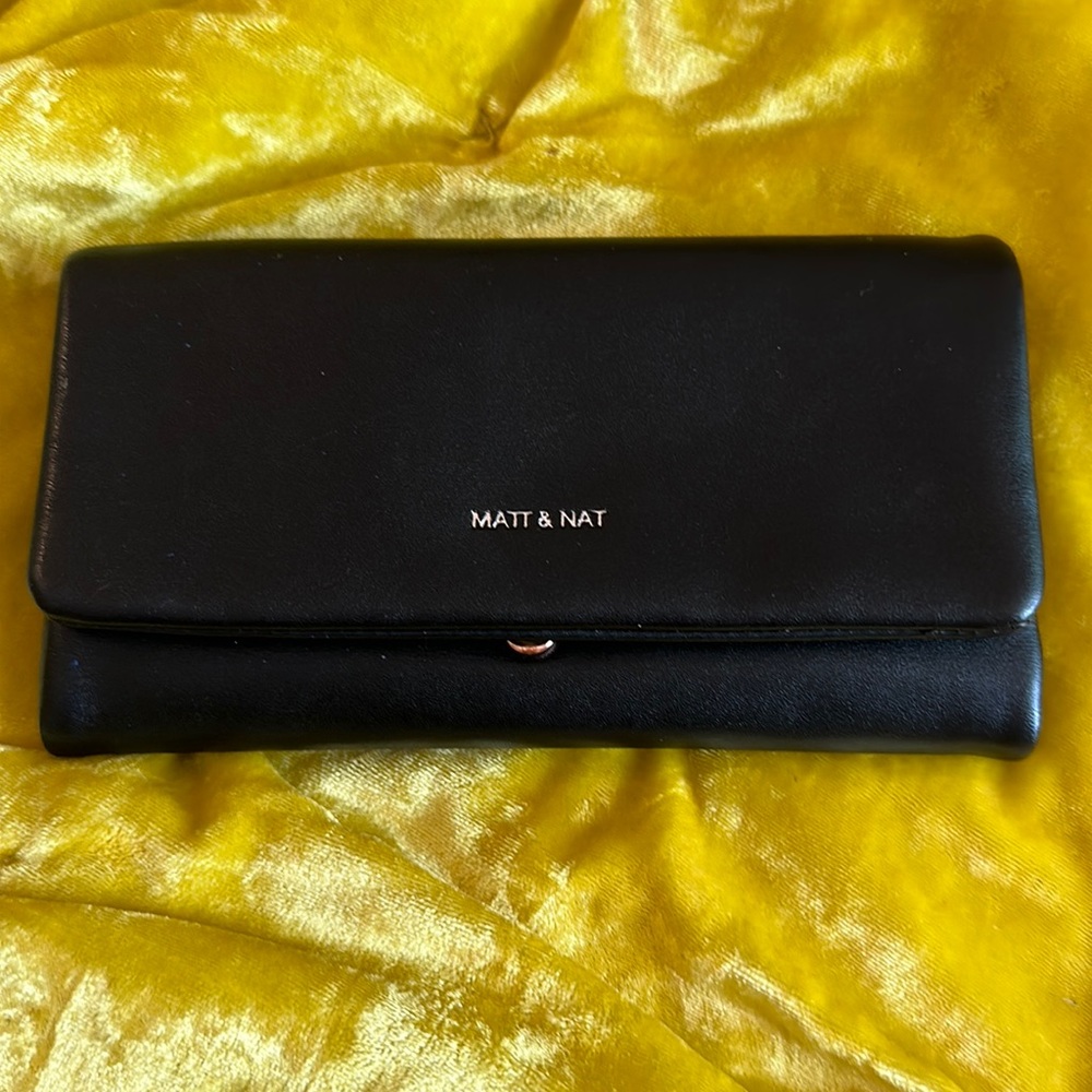 Matt & Nat Vegan leather wallet Tri fold